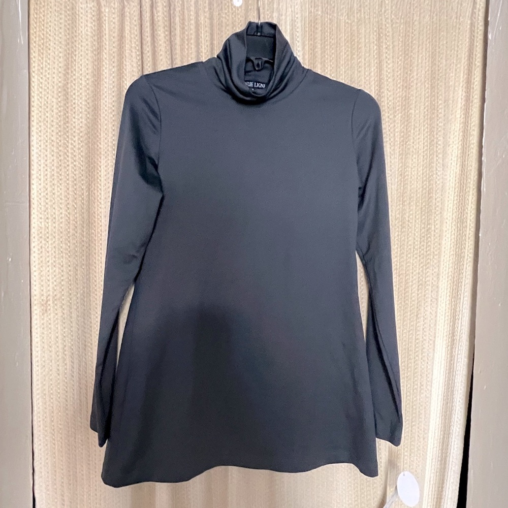 Anu’e Ligne turtle neck